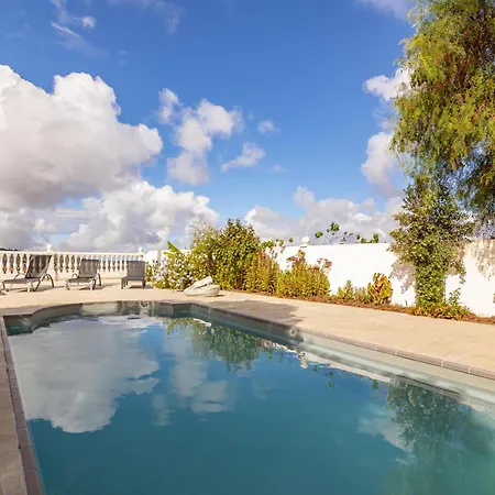 Villa Lunatika House *