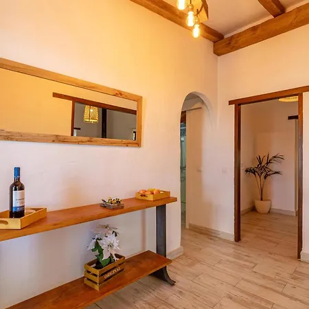 Villa Lunatika House