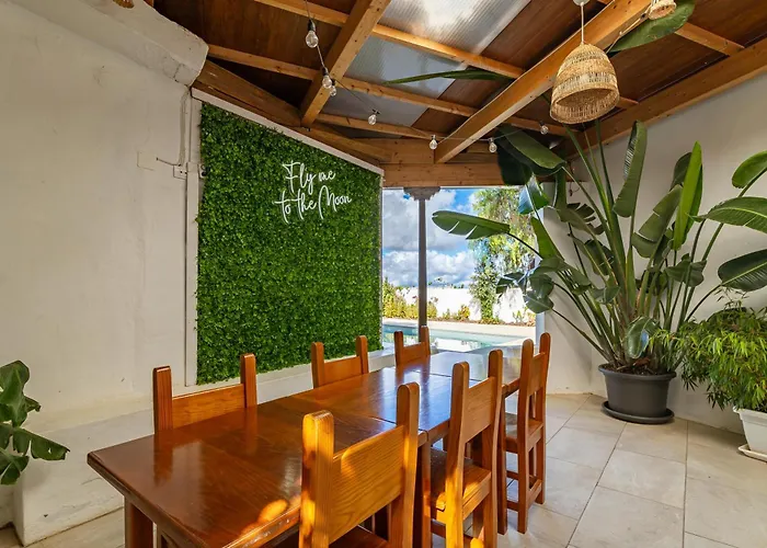 فيلة Lunatika House *